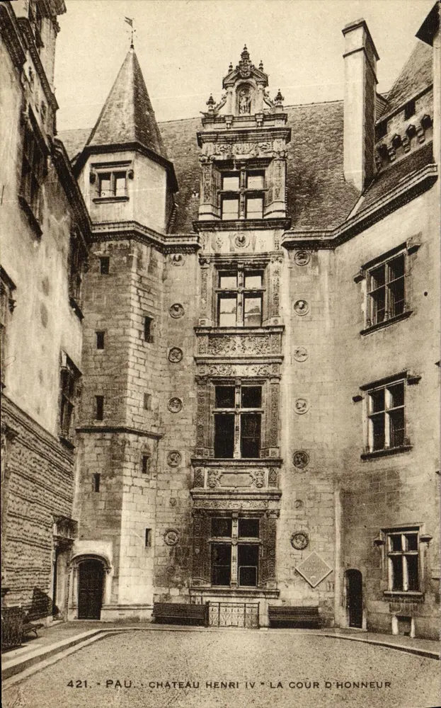Pau - Schloss Henri IV - La Cour d'Honneur — Phototypie Labouche Frères, Toulouse, n°421 - Vorderseite