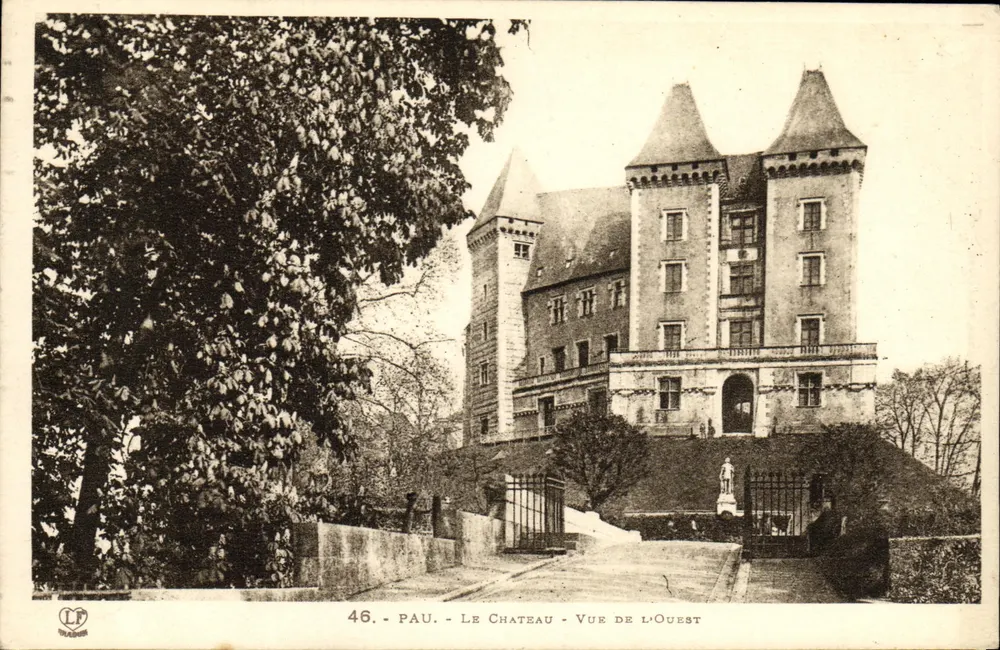 Pau - O Castelo - Vista do Oeste — editor L. F. (n° 46) - Frente
