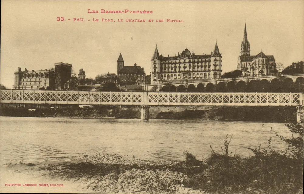 Pau — Der Brücke, Das Schloss und Die Hotels — Les Basses-Pyrénées — Phototypie Labouche Frères, Toulouse - Vorderseite
