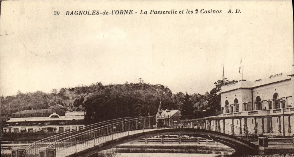 Bagnolles-de-l'Orne — Die Brücke und die 2 Casinos — A.D. - Vorderseite