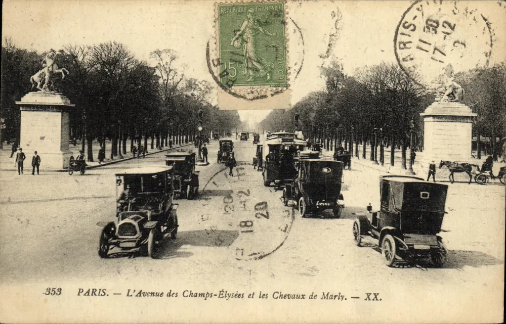 PARIS — Avenue des Champs-Élysées und die Pferde von Marly — XX. — Verlag: XX. — Nr. 358 - Vorderseite