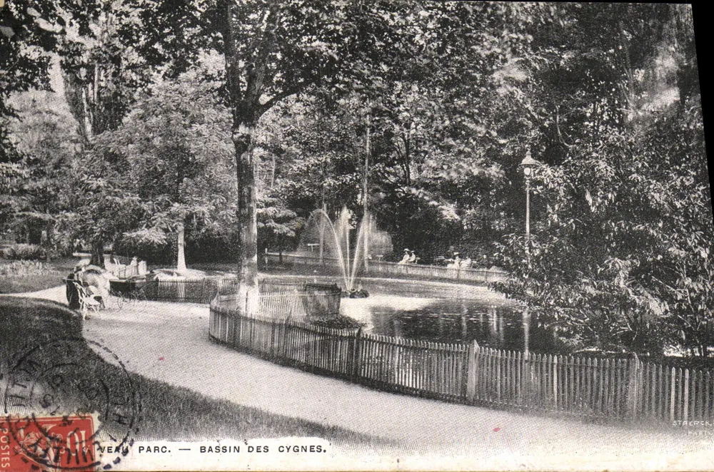 Vézelay Parc — Bassin dos Cisnes — Stackpck, Paris - Frente
