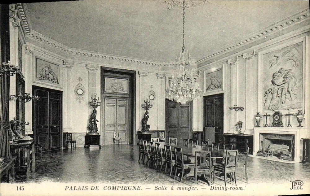 Palácio de Compiègne — Sala de jantar — Dining-room - Frente