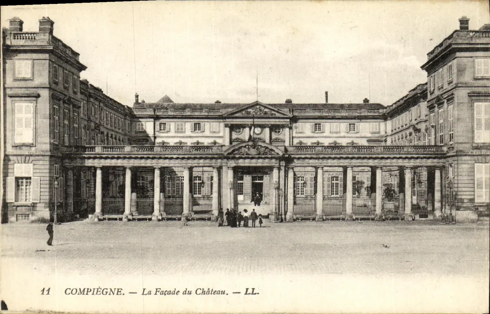 Compiègne — A Fachada do Castelo — LL. — n° 11 - Frente