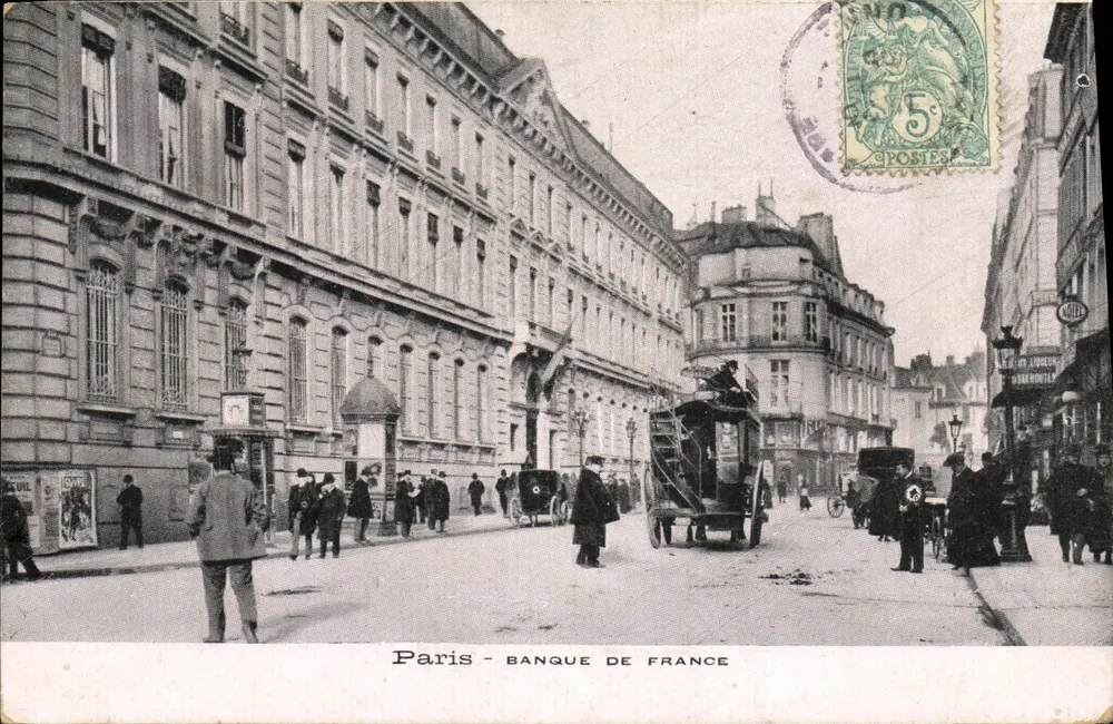 París - Banco de Francia — vista de calle con vehículos y peatones — editor no identificado - Anverso