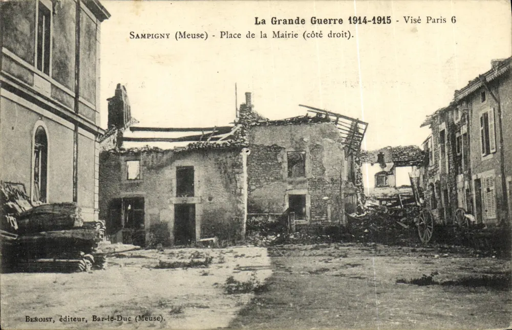 Sampigny (Meuse) - Place de la Mairie (rechte Seite) — Der Große Krieg 1914-1915 — Verlag Benoist, Bar-le-Duc (Meuse) - Vorderseite