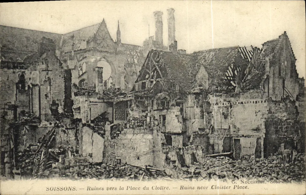 Soissons — Ruínas perto da Praça do Claustro — G. Nougaredé, Soissons - Frente