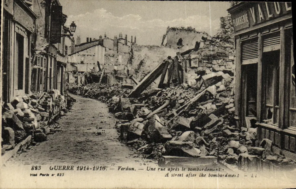 Verdun — Straße nach dem Bombenangriff — Vied Paris Nr. 823 - Vorderseite