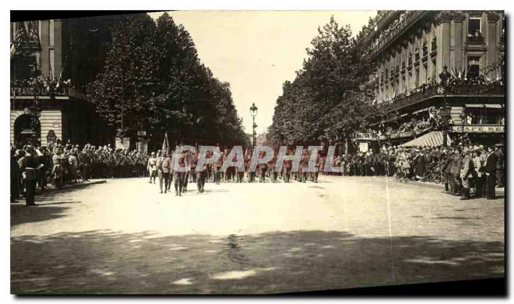 Marsch der Truppen — Paris — kein Verlag oder Seriennummer sichtbar - Vorderseite