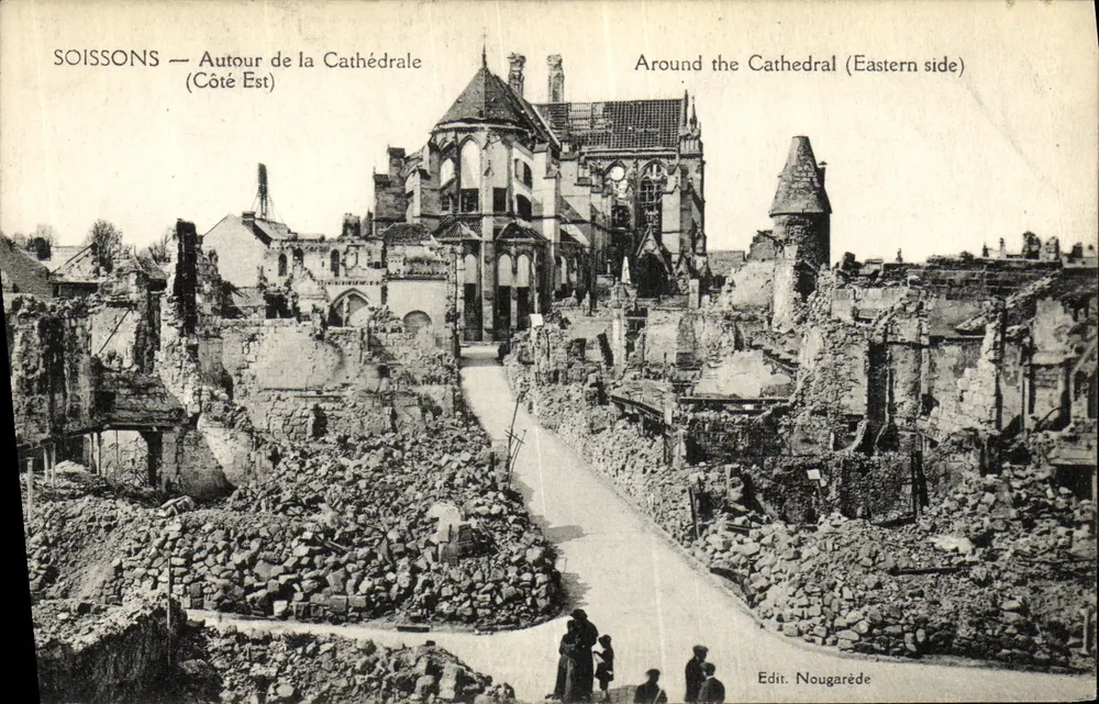 Soissons — Ansicht um die Kathedrale (Ostseite) — Verlag Nougarede - Vorderseite