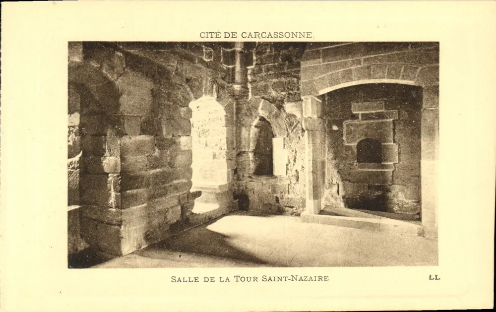Cité de Carcassonne — Innenraum der Turm Saint-Nazaire — LL - Vorderseite
