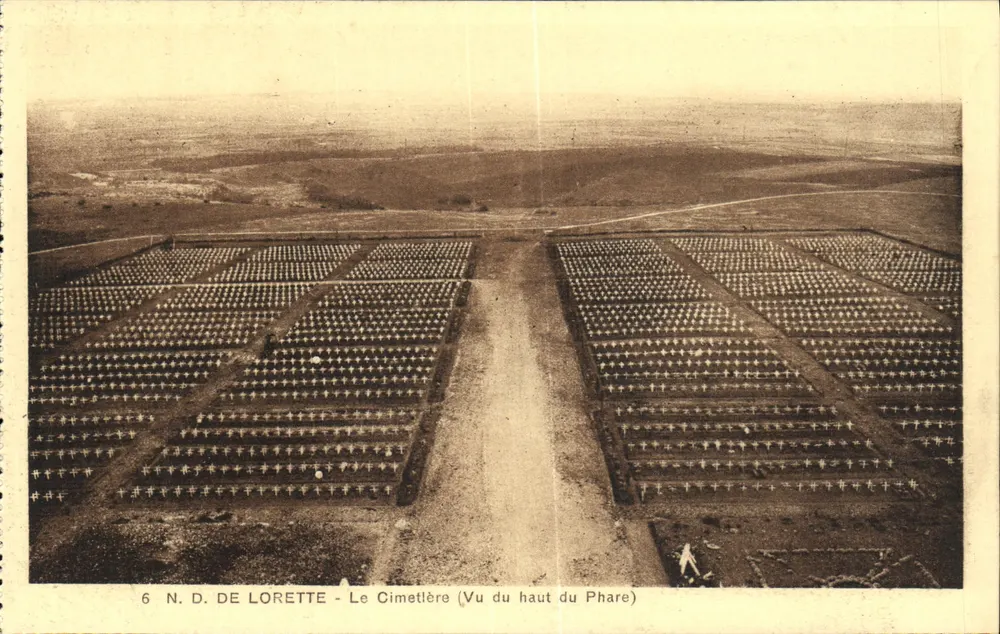 N.D. de Lorette - Der Friedhof (Ausblick vom Leuchtturm) — Edition Fauchois, Béthune - Vorderseite