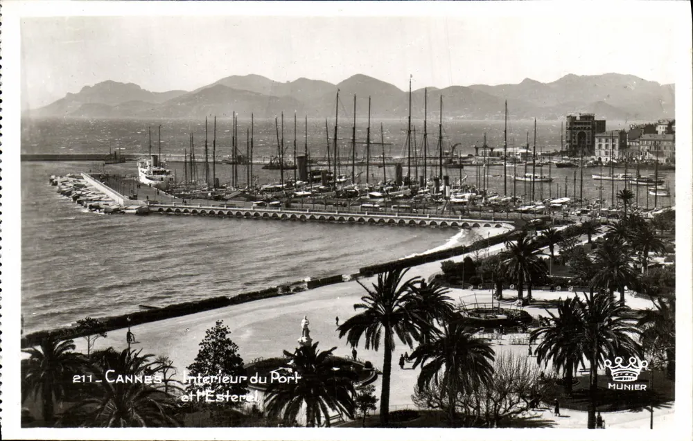 Cannes — Innenansicht des Hafens und der Ésterel — Éditions d'Art Munier - Vorderseite