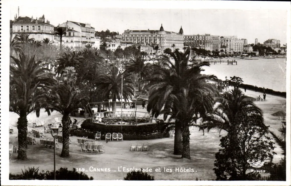 Cannes — A Esplanada e os Hotéis — Éditions Bart Munier - Frente