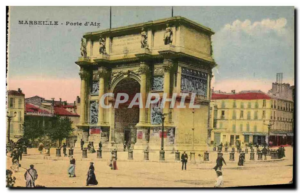 MARSEILLE - Porta de Aix — vista do arco da vitória com pedestres e edifícios circundantes - Frente