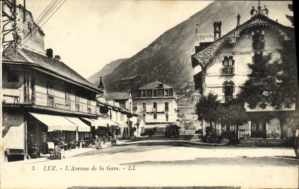 Luz - Avenida da Gare - LL - Frente