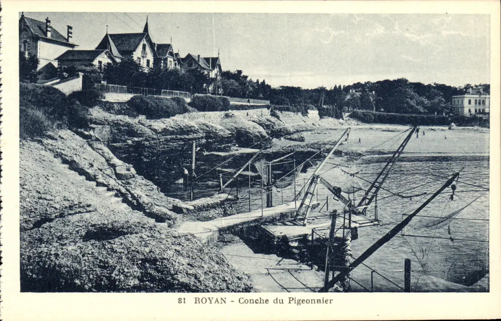 Royan - Concha do Pigeonnier — vista da praia e das instalações portuárias — série 81 - Frente