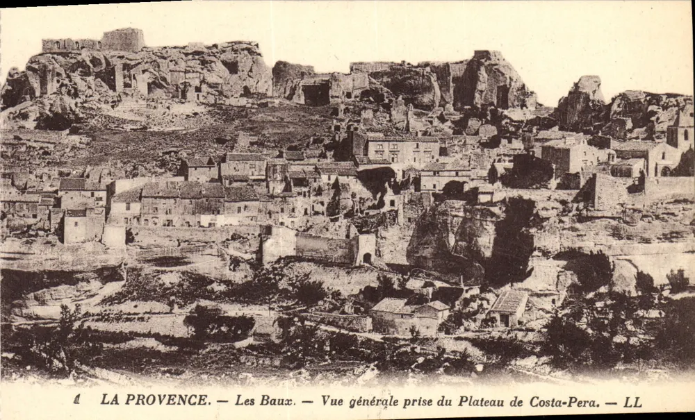 Les Baux — Allgemeiner Blick vom Plateau von Costa-Pera — LL - Vorderseite