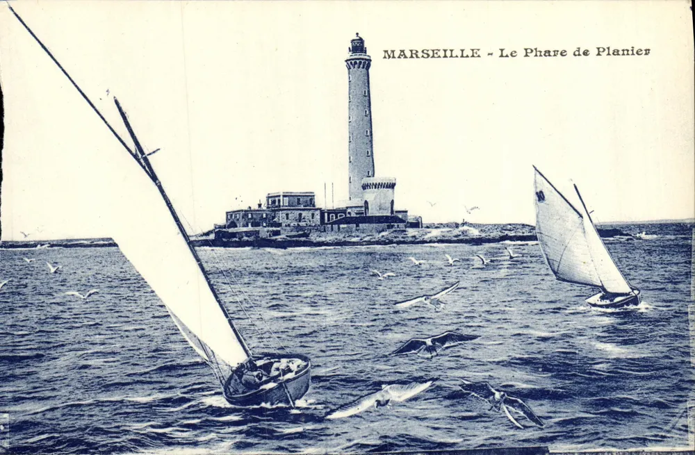 MARSEILLE - O Farol de Planier — vista marítima com barcos a vela e gaivotas - Frente