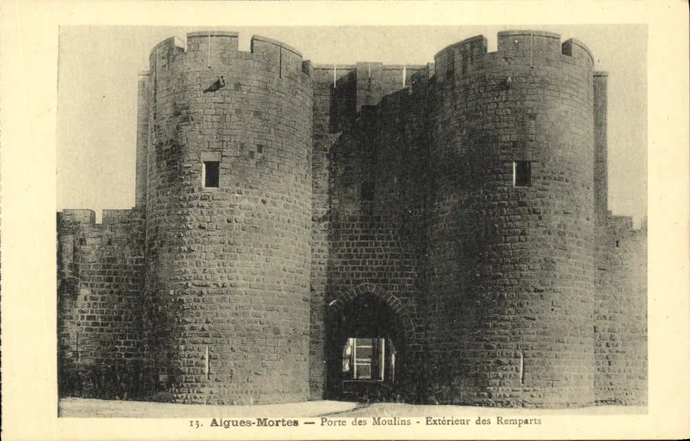 Aigues-Mortes — Porte des Moulin - Außenseite der Mauern — Antike Ansichtskarte Monuments Historiques - Vorderseite