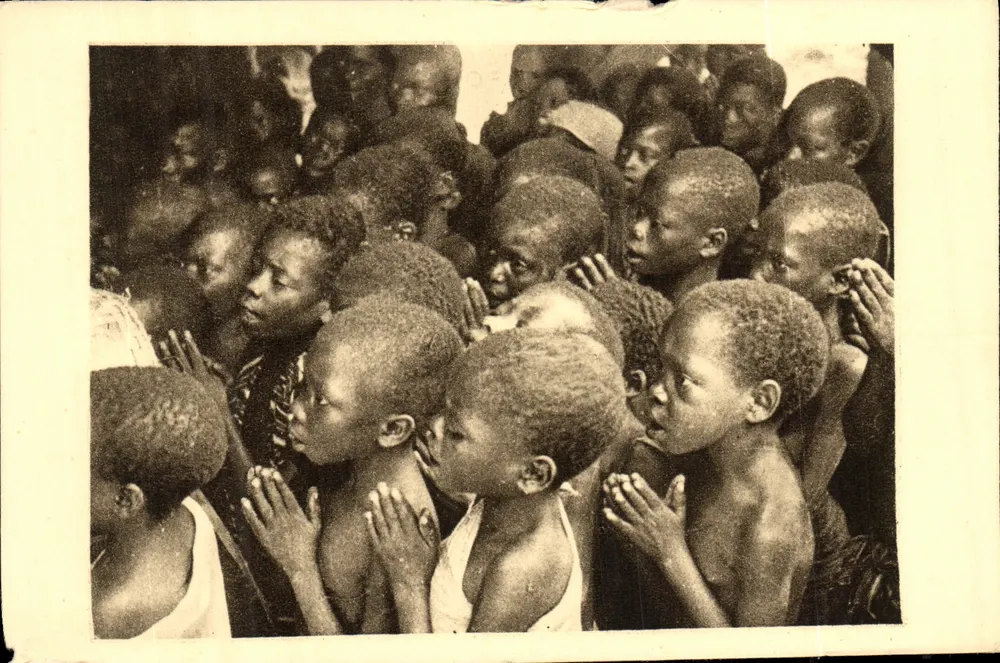 Afrique Équatoriale Française — Enfants chrétiens en prière — Édition R. Bégné, 9 Rue Canchois, Paris - Vorderseite