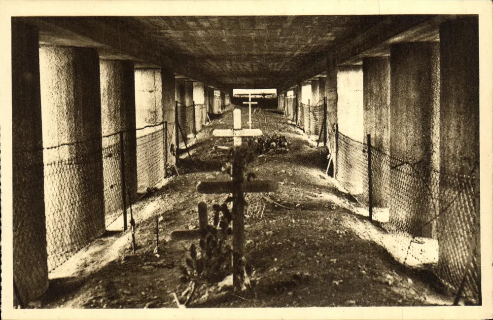 Schützengraben der Bayonnetten — Innenansicht — Ventre, Architekt - Vorderseite