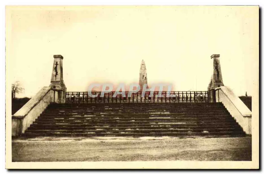Monumentale Eingang des Nationalfriedhofs von Douaumont — Verlag nicht sichtbar - Vorderseite