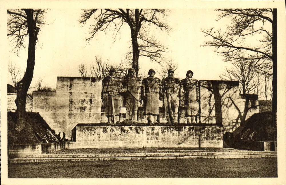 Verdun — Denkmal für die Kinder von Verdun — Claude Grange, Bildhauer, Mathieu Forest, Architekt - Vorderseite