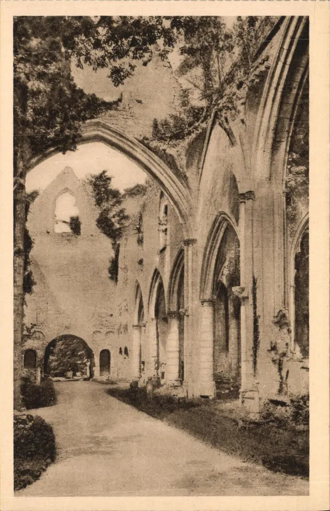 Ruinen der Abtei Jumièges — Kirchenschiff — Lévy & Neubruein, Paris - Vorderseite