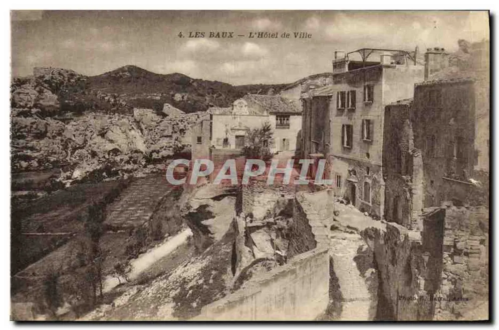 Les Baux — O Hotel de Ville — Foto P. Nattal, Arles - Frente