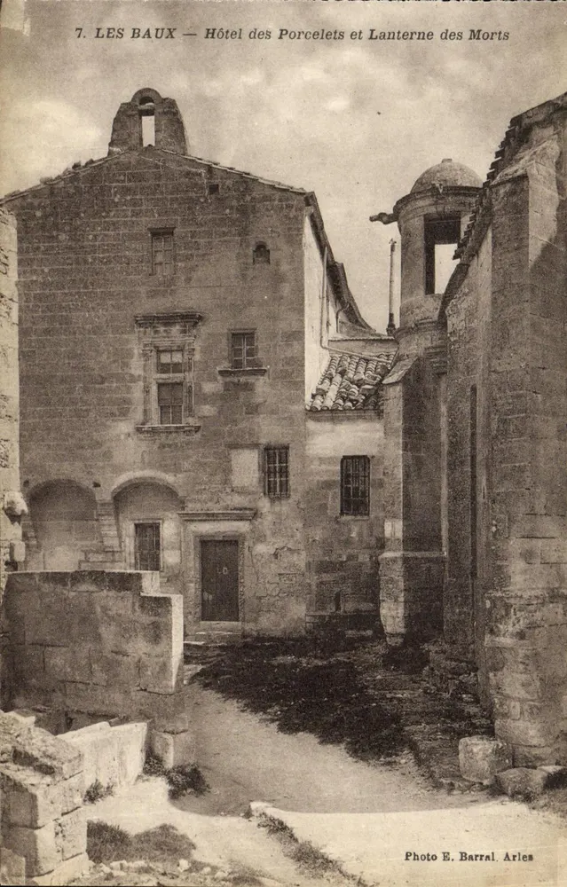 Les Baux — Hotel des Porcellets und Lanterne der Toten — Photo E. Barral Arles - Vorderseite