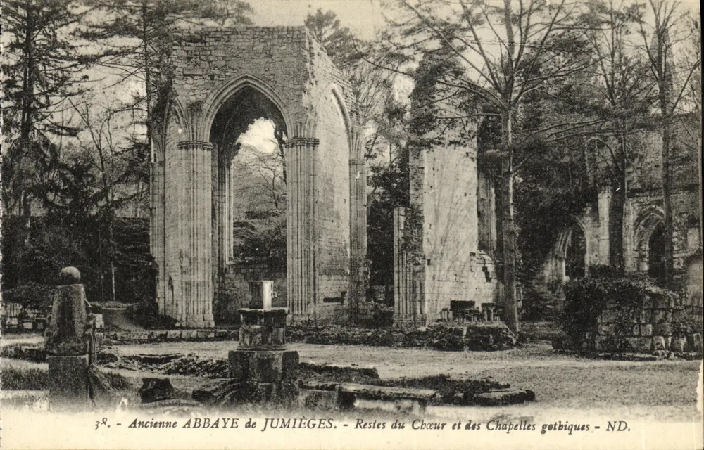Alte Abtei von Jumièges — Reste des Chors und gotischer Kapellen — ND. - Vorderseite