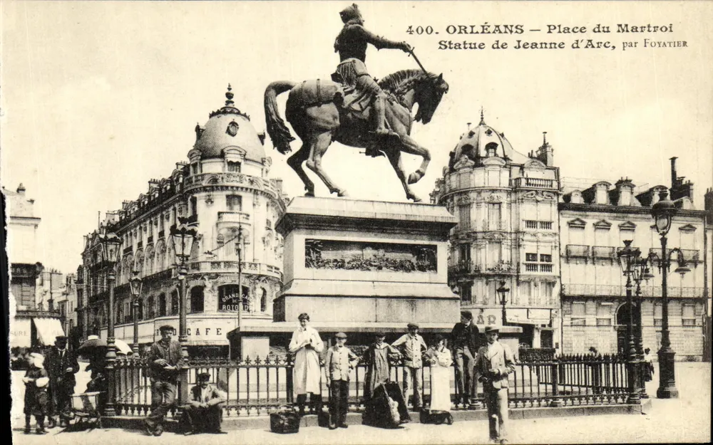 Orléans — Place du Martroi, Statue der Jeanne d'Arc, von Foyatier - Vorderseite