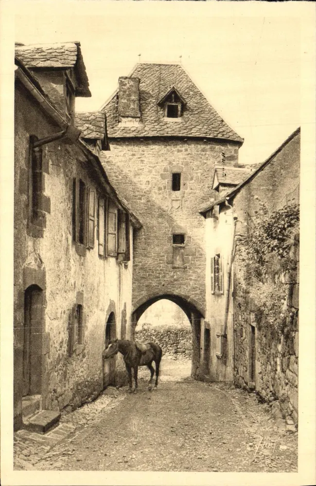 Salers (Cantal) — Tor der Martille — Éditions d'Art Yvon, Paris - Vorderseite