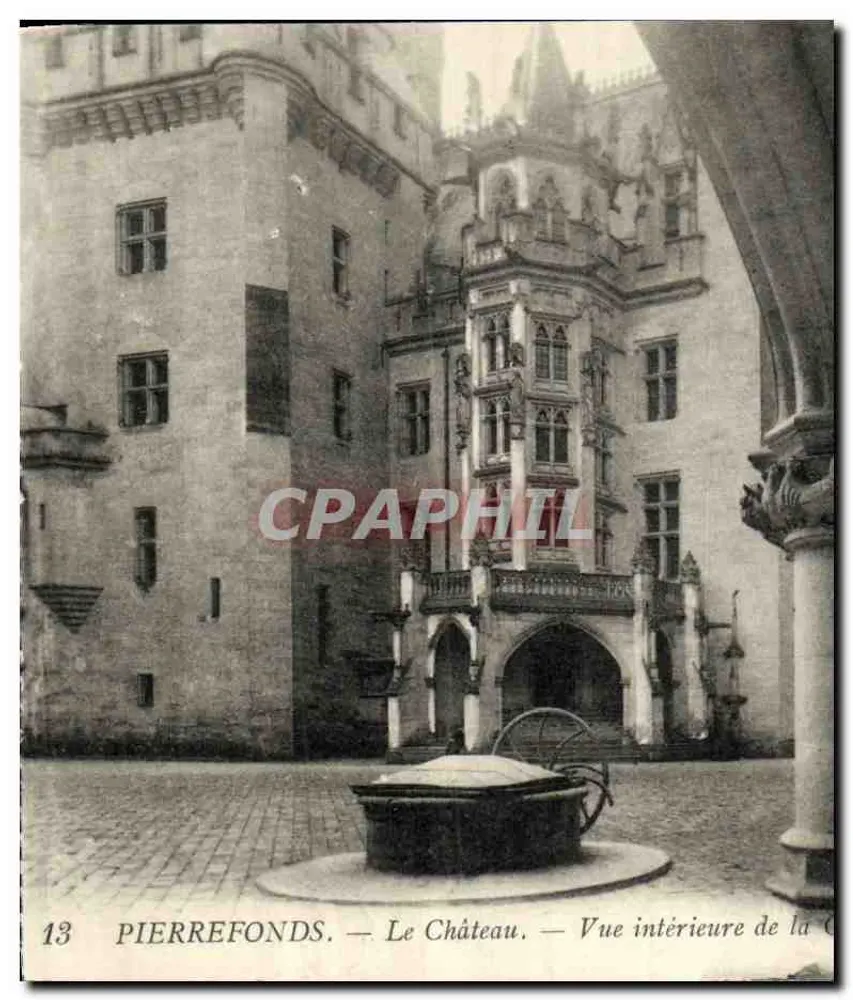 Pierrefonds — Das Schloss — Innenansicht des Hofes - Vorderseite