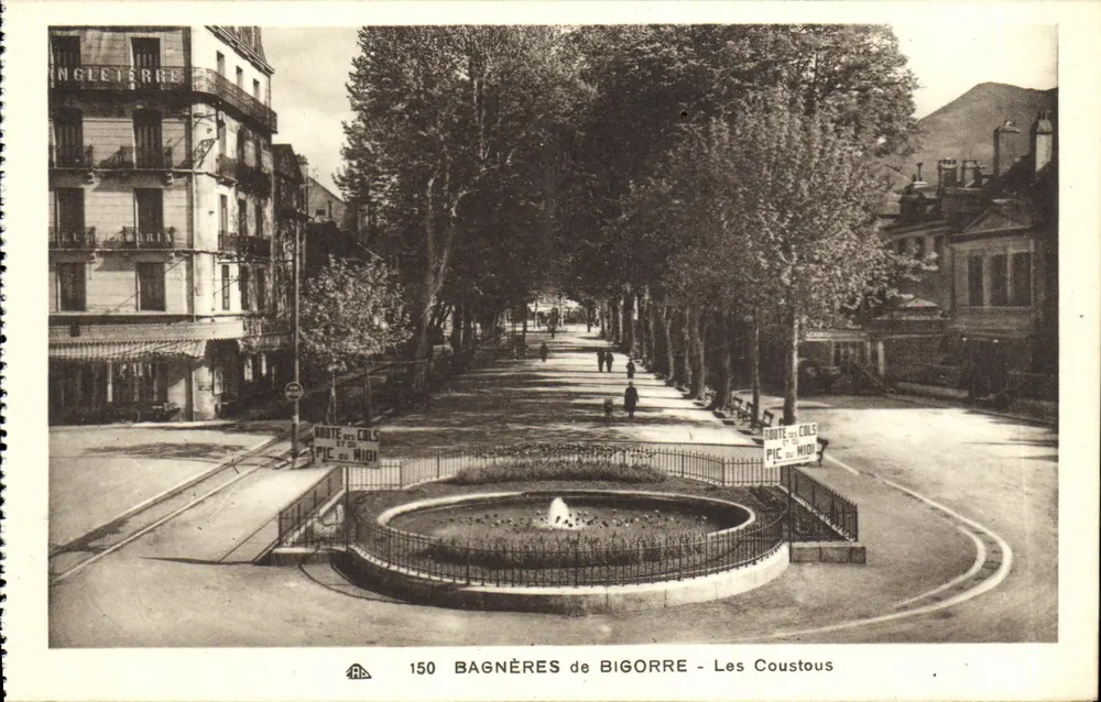 Bagnères-de-Bigorre - Les Coustous — vista da praça com fonte e avenida arborizada — C4 das Artes Fotomecânicas, Strasbourg - Frente