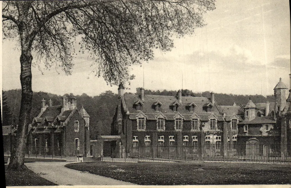 Abtei Vaulx-de-Cernay — Allgemeiner Blick auf das Schloss (Seite der Straße) — Lévy et Neurudein Réunis - Vorderseite