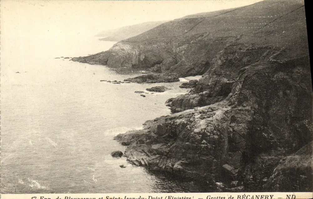 Plougonven e Saint-Jean-du-Doigt (Finistère) — Grutas de Bécanery - Frente