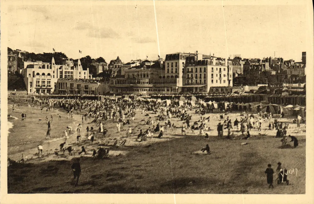 Dinard (Ille-et-Vilaine) — Die Strandpromenade zur Badezeit — Les Éditions d'Art Yvonne, Paris - Vorderseite
