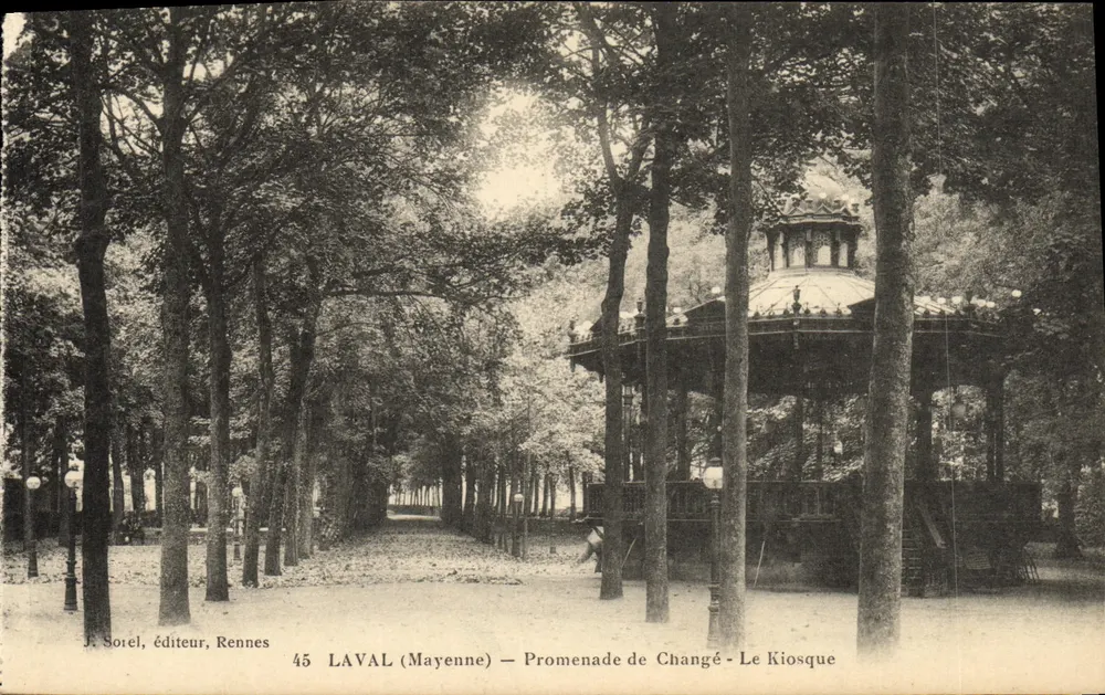 Laval (Mayenne) — Promenade de Changé — O Kiosque — J. Sorel, editor, Rennes - Frente