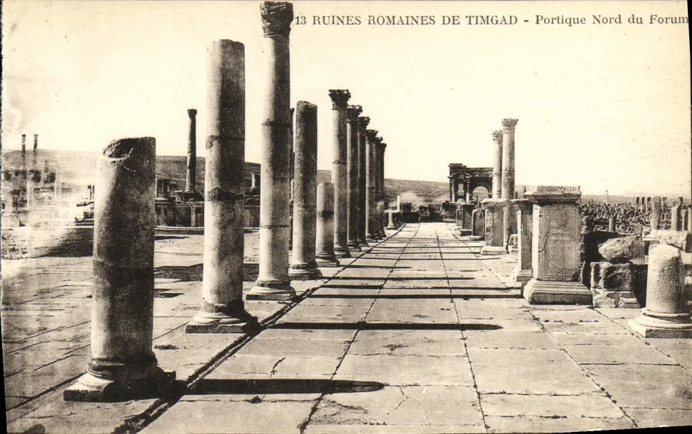 Römische Ruinen von Timgad - Nordportikus des Forums - Vorderseite