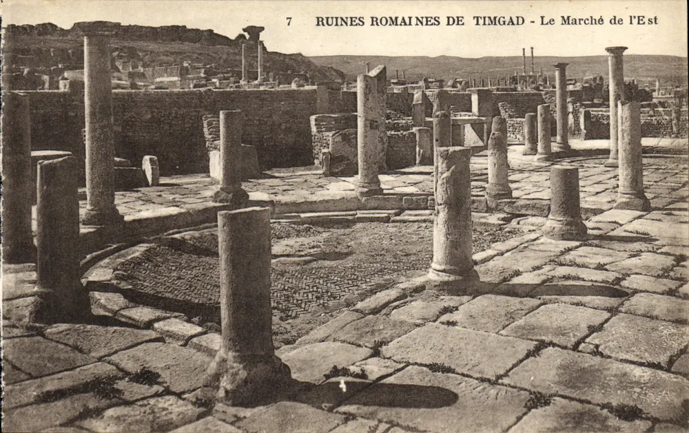 Römische Ruinen von Timgad - Der Ostmarkt - Vorderseite