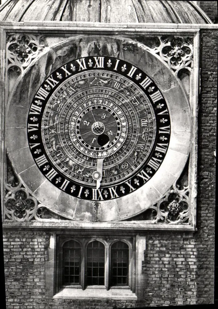 Astronomische Uhr — Hampton Court Palace, Middlesex — gedruckt vom Ministry of Public Building and Works - Vorderseite