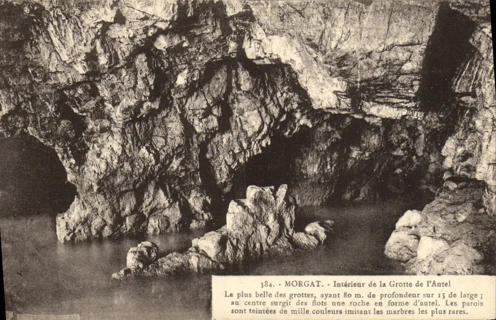 Gruta do Altar — Morgat — Interior da gruta com rocha em forma de altar — editor Le Darré, n° 384 - Frente