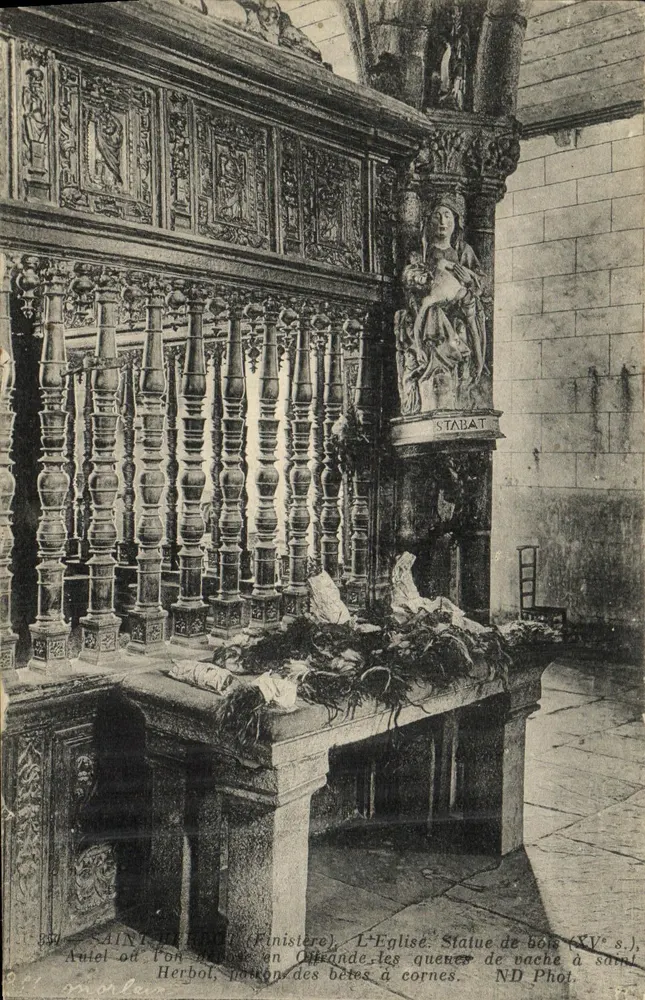 Saint-Herbot (Finistère) — Die Kirche, Holzstatue einer hornigen Kuh (15. Jahrhundert) — ND Phot. - Vorderseite