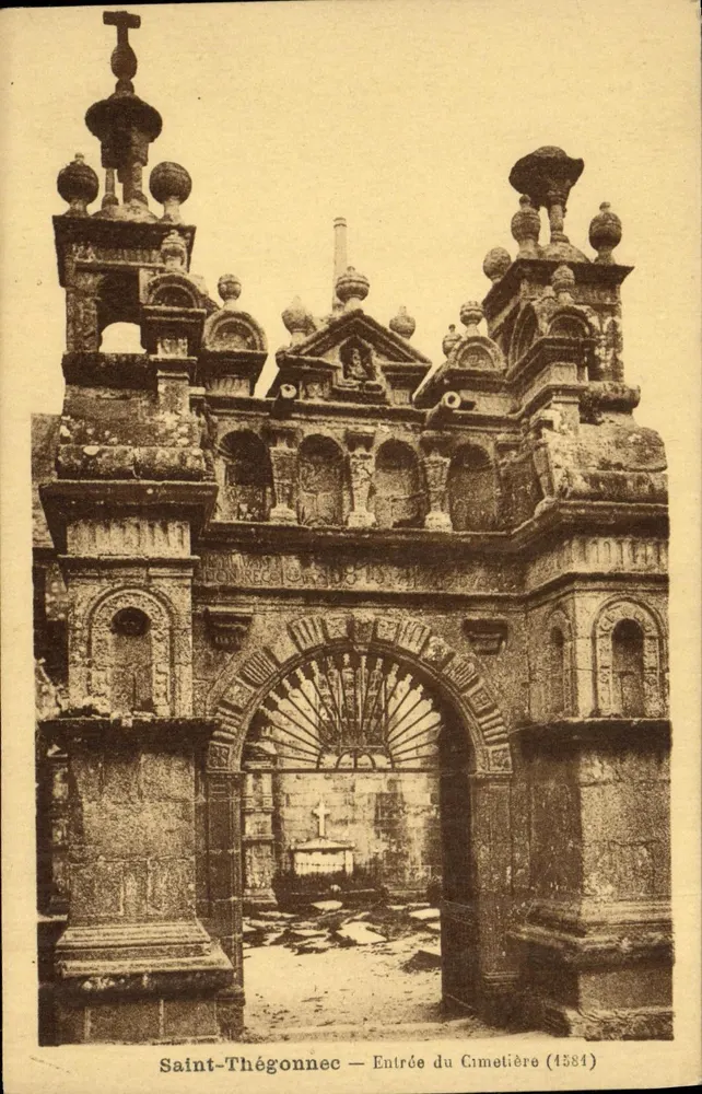 Saint-Thégonnec — Entrada do Cemitério (4584) - Frente