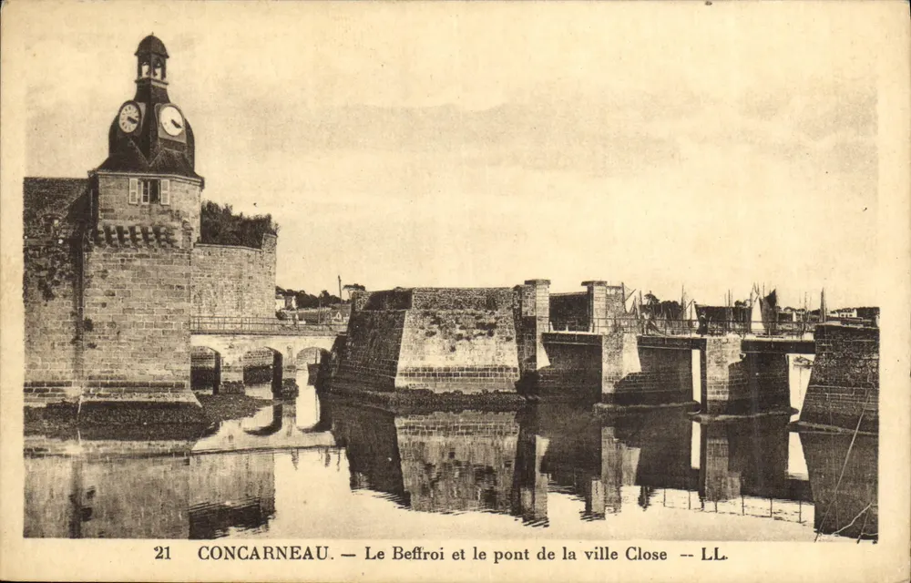 Concarneau — Der Glockenturm und die Steinbrücke der Stadt Close — LL. - Vorderseite