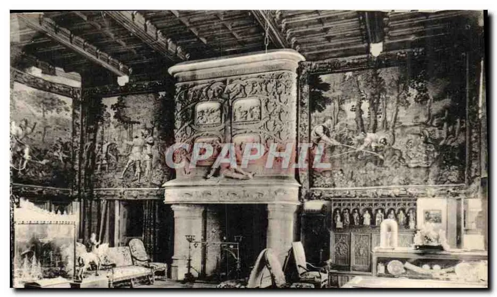 Schloss Kériole - Die Wachstube - Der Kamin - Vorderseite