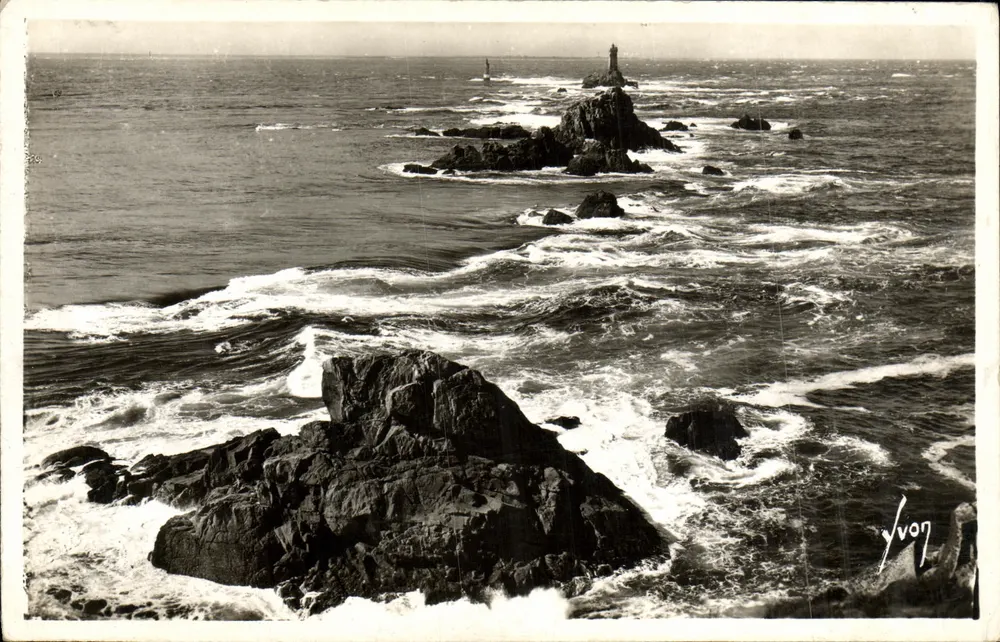 Pointe du Raz (Finistère) — Felsen, die den Vorsprung des Raz verlängern — Éditions d'Art Yvçon, Paris - Vorderseite