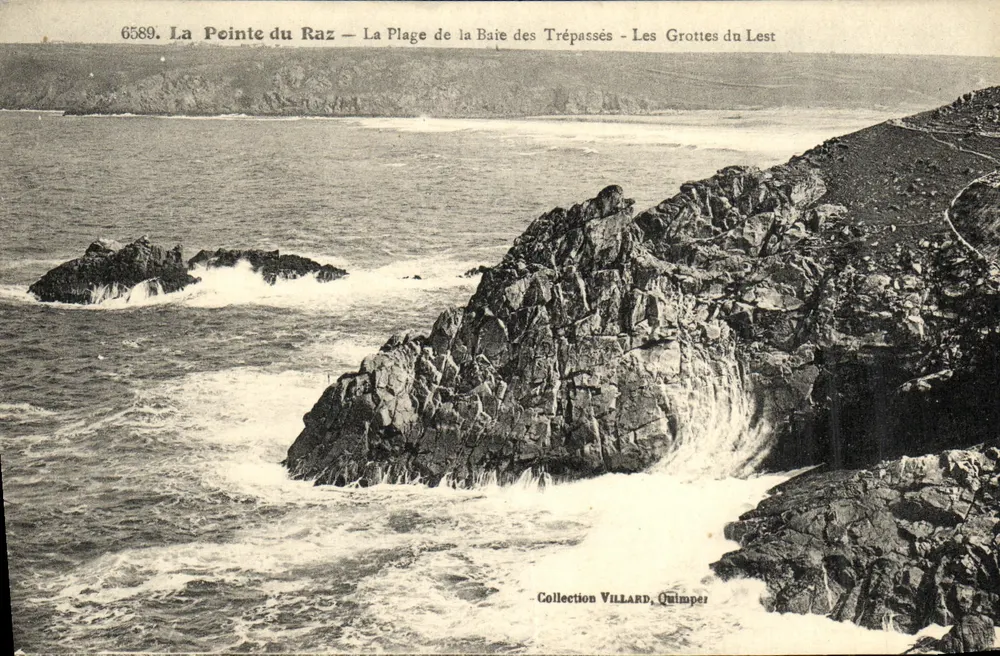 Pointe du Raz — Strand der Bay of the Dead — Höhlen von Lest — Collection Villard, Quimper - Vorderseite